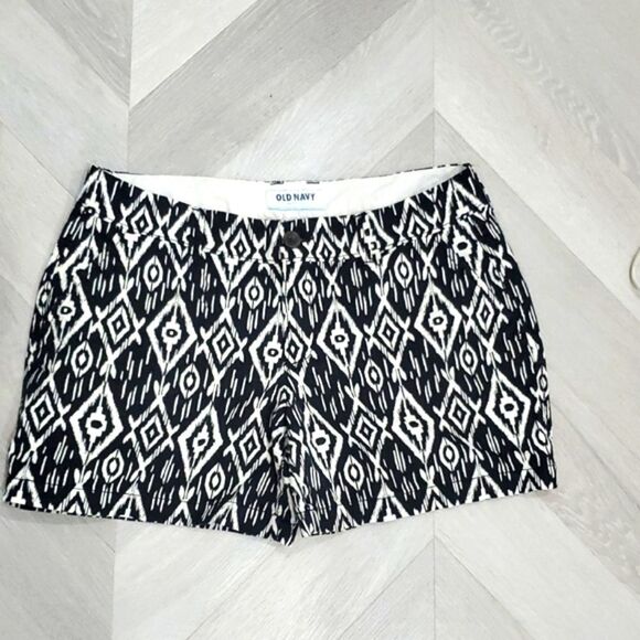 Old Navy Black and White Women's 100 % Cotton  Shorts, Side 6 - Picture 1 of 4